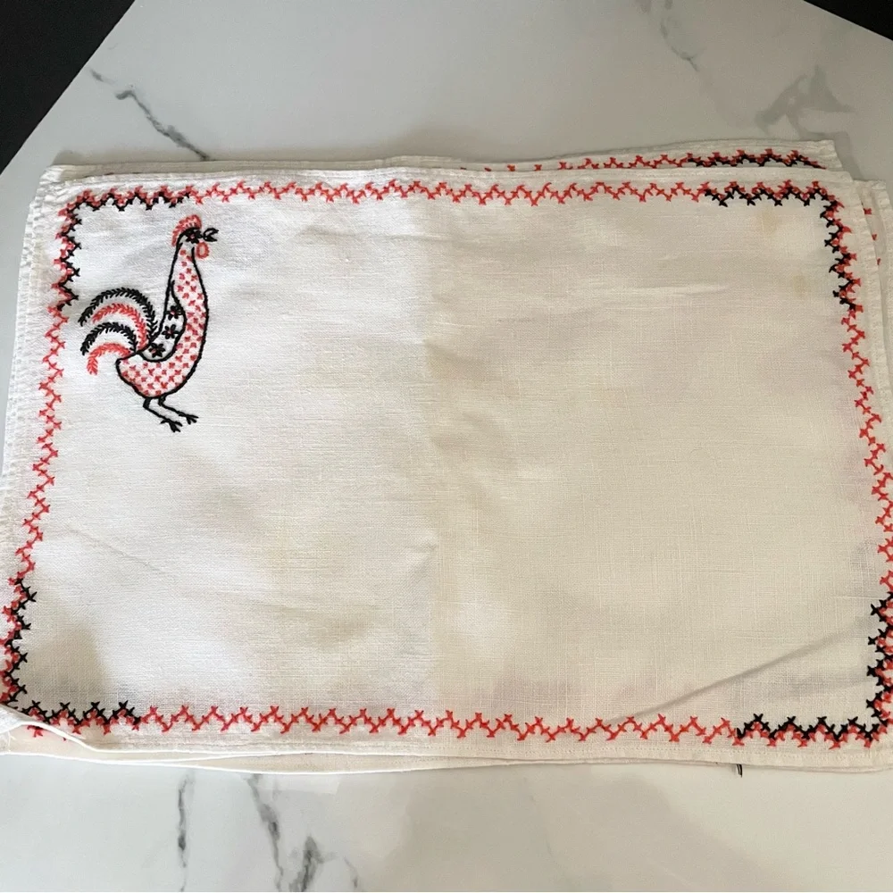 8 Piece SET - Vintage Embroidered Animal Themed Placemats & Napkins